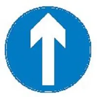 Obojsmerná premávka križuje jednosmernú dopravnú značku